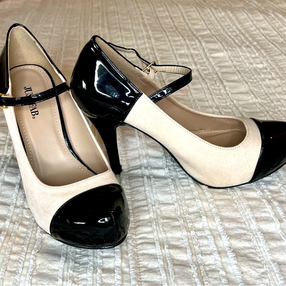 JustFab BRAND NEW heals! Size 7.5